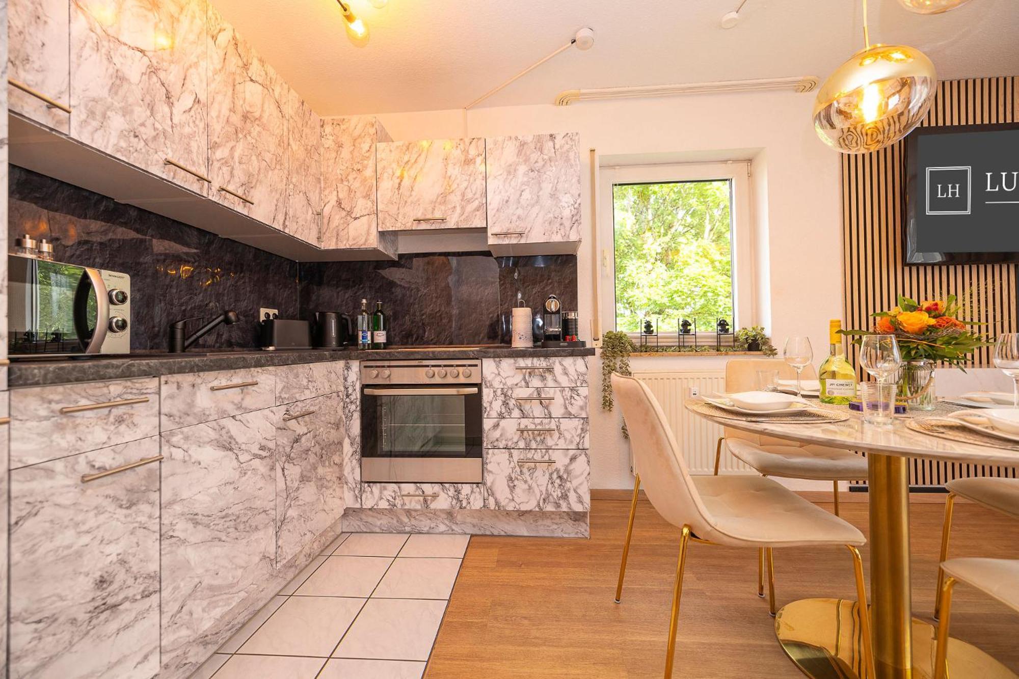 Luxx Home Bc, Zentral - Fuer 4 Personen - Balkon - Parken - Voll Ausgestattete Kueche Biberach an der Riß Zewnętrze zdjęcie