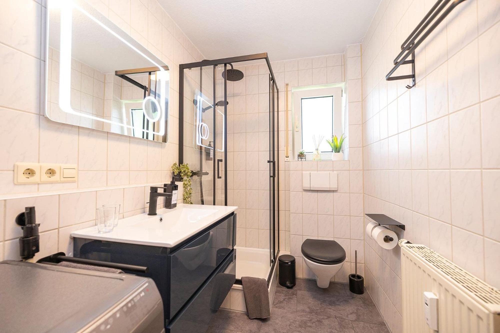 Luxx Home Bc, Zentral - Fuer 4 Personen - Balkon - Parken - Voll Ausgestattete Kueche Biberach an der Riß Zewnętrze zdjęcie
